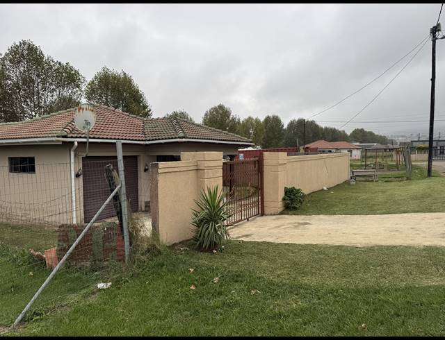 3 BEDROOM FREEHOLD FOR SALE IN MPOPHOMENI